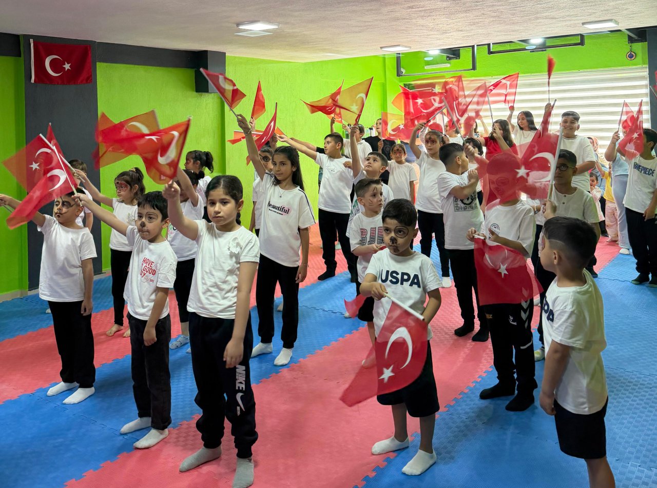Turgutlu'da Bayram Şenliğinde Çocukların Neşesi Ön Plandaydı