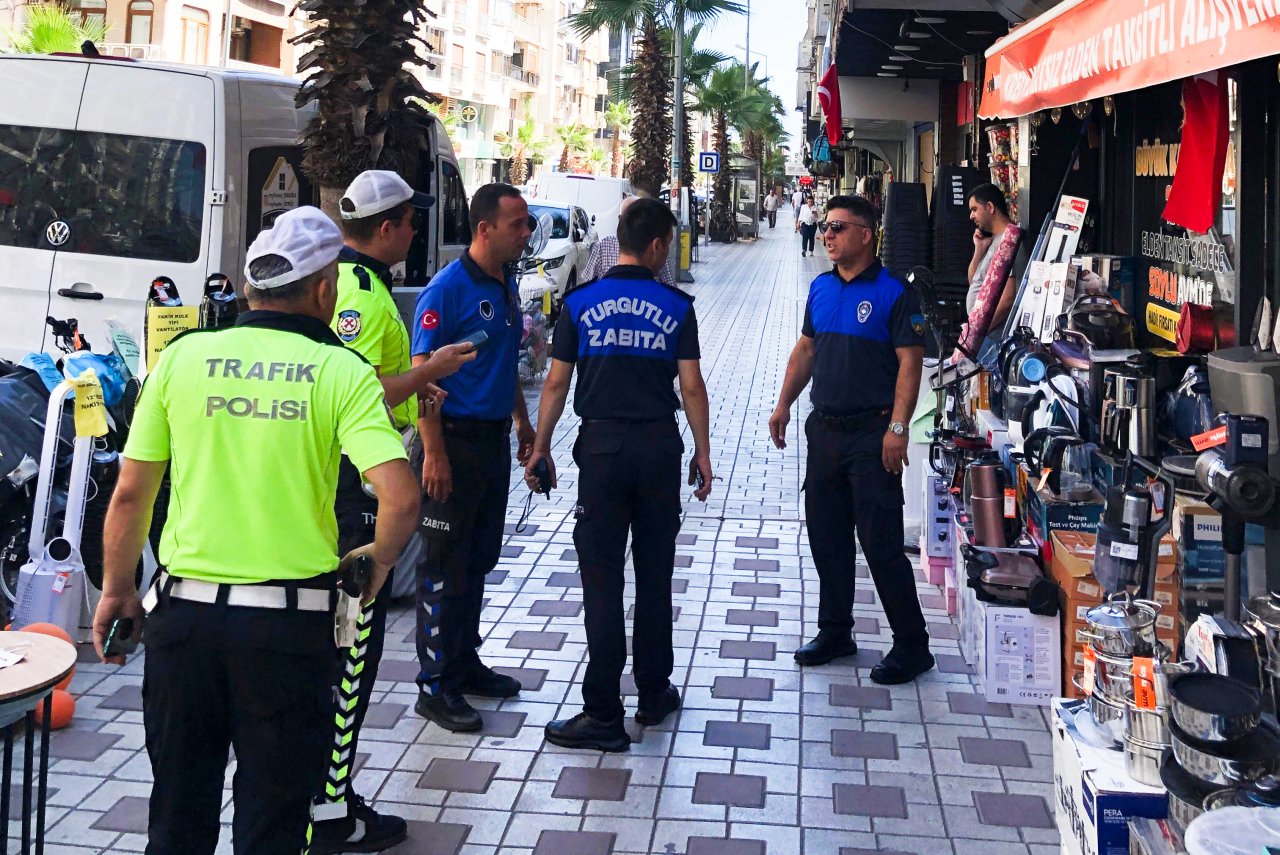 Turgutlu’da kaldırım işgaline karşı ortak denetim