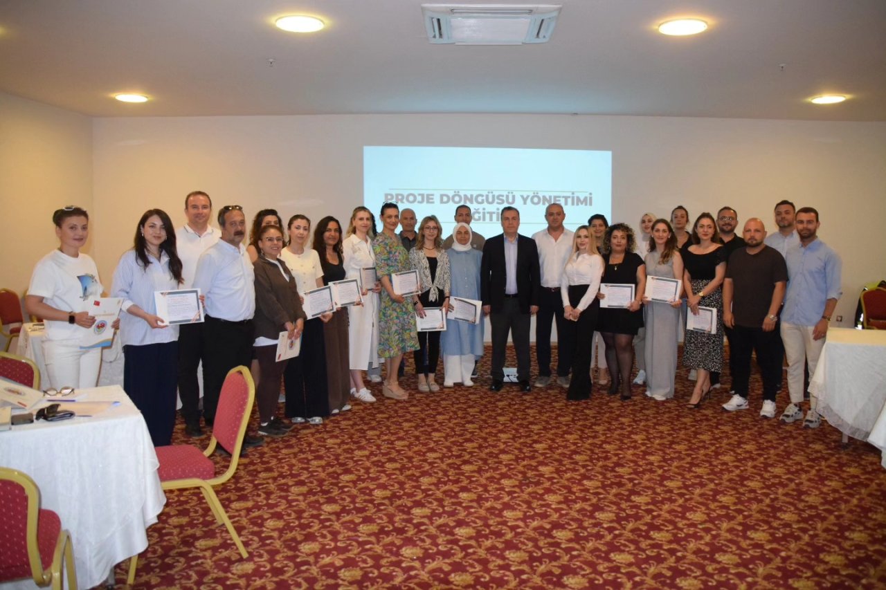 Turgutlu’da “Projeci Düşünme Eğitimi”ni Tamamlayanlara Sertifikaları Verildi