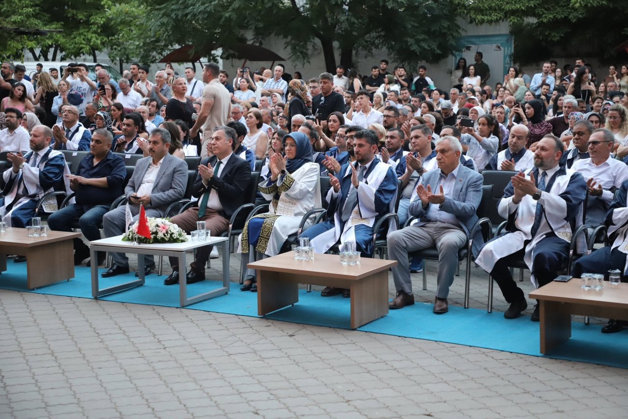 Hasan Ferdi Turgutlu Teknoloji Fakültesi 2026 yılı mezunlarını uğurladı