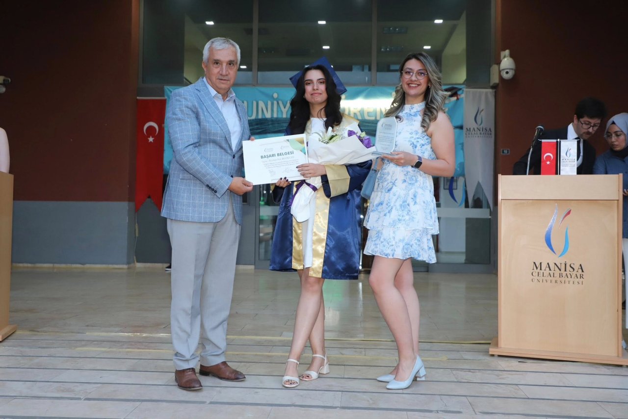 Hasan Ferdi Turgutlu Teknoloji Fakültesi 2026 yılı mezunlarını uğurladı