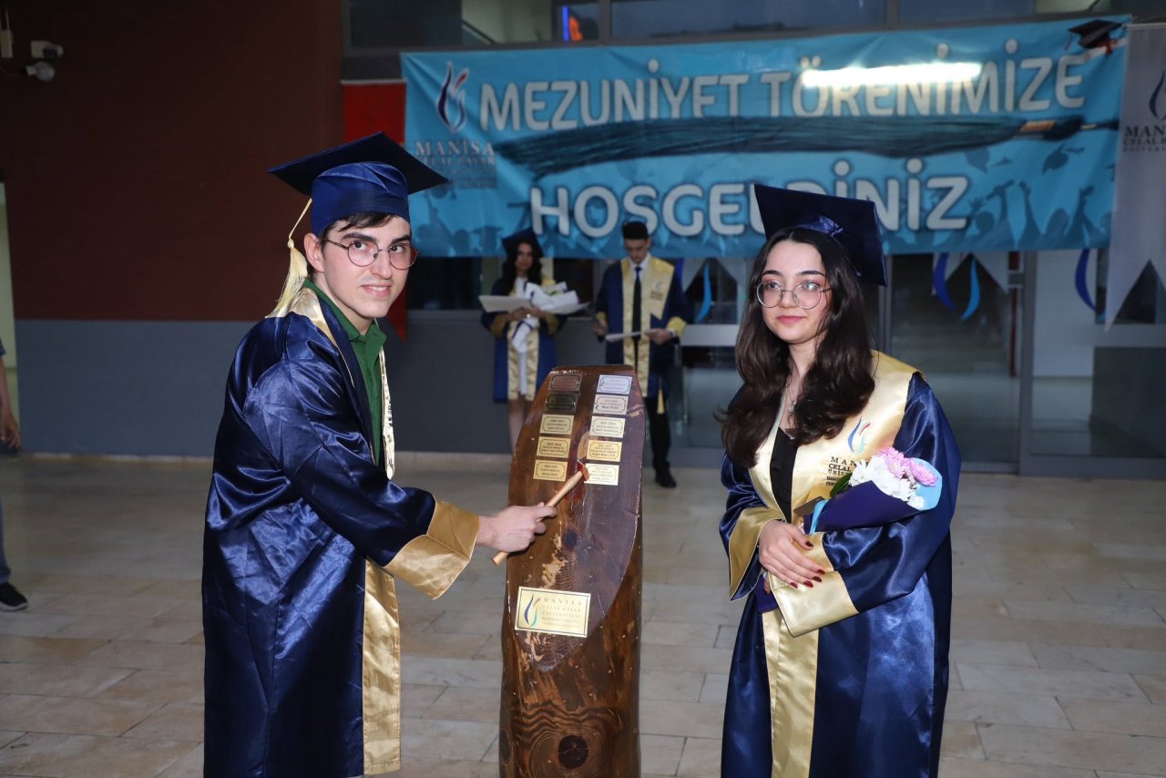 Hasan Ferdi Turgutlu Teknoloji Fakültesi 2026 yılı mezunlarını uğurladı