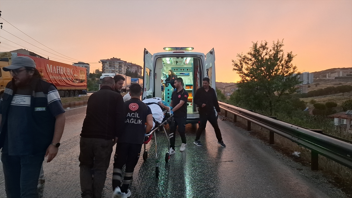 Manisa'da feci kaza: 2 ölü, 4 yaralı