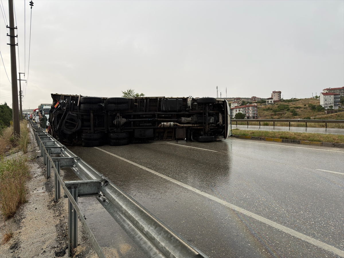 Manisa'da feci kaza: 2 ölü, 4 yaralı