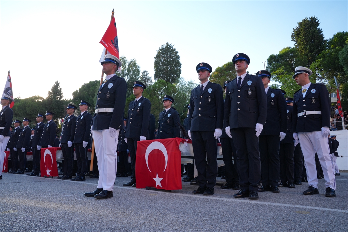 Eğitimlerini tamamlayan 376 polis adayı mezuniyet sevinci yaşadı