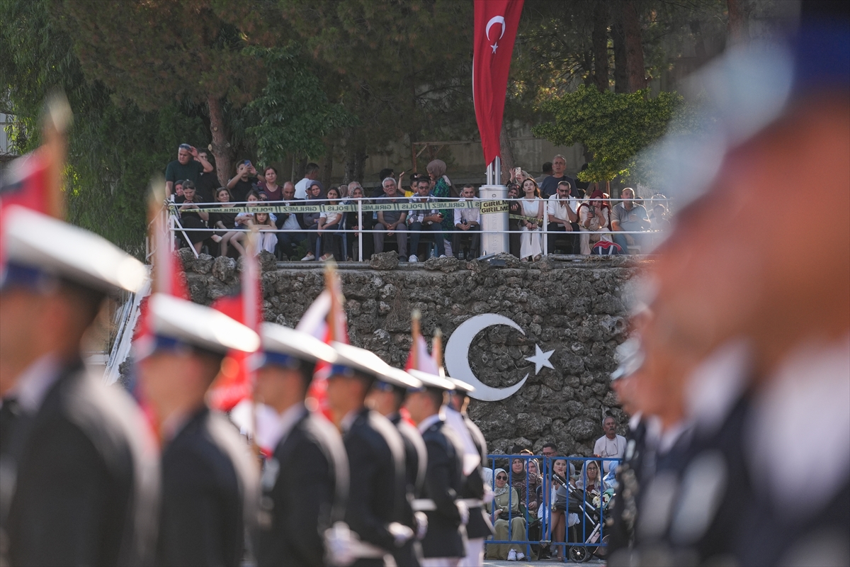 Eğitimlerini tamamlayan 376 polis adayı mezuniyet sevinci yaşadı