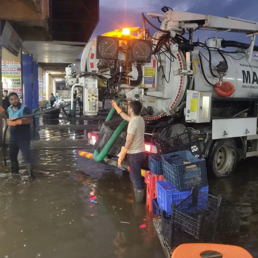 Büyükşehir Sel Vuran İlçede Gece Gündüz Çalışıyor