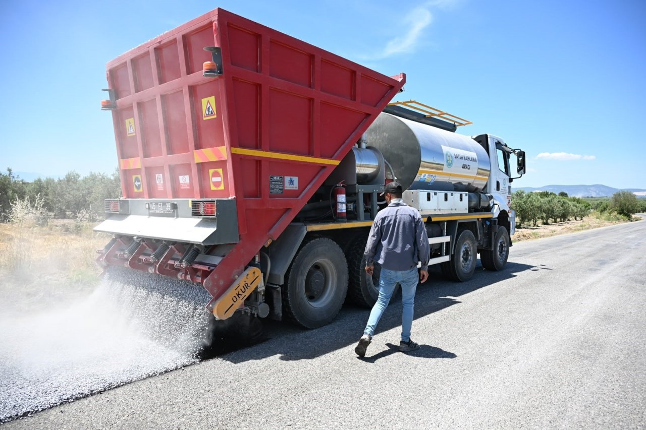 Manisa'da yollar yenileniyor