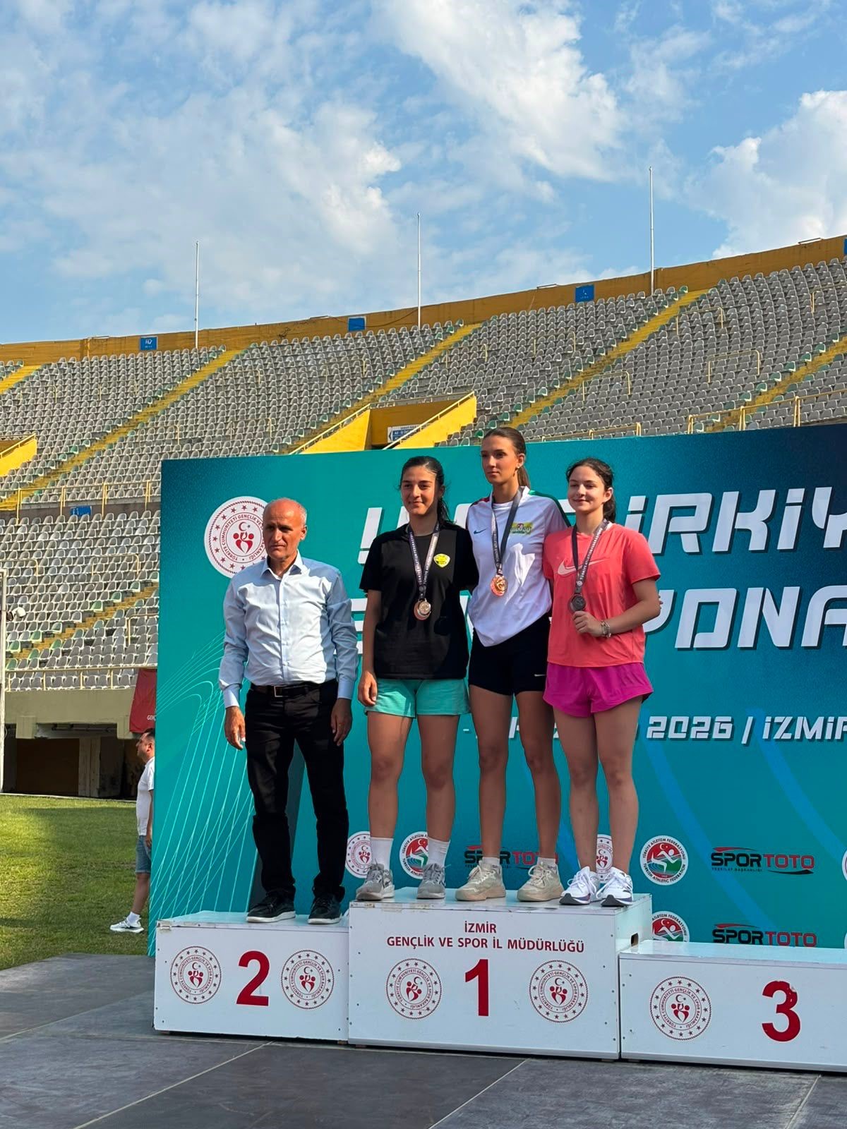 Manisalı sporcu atletizmde Türkiye şampiyonu oldu