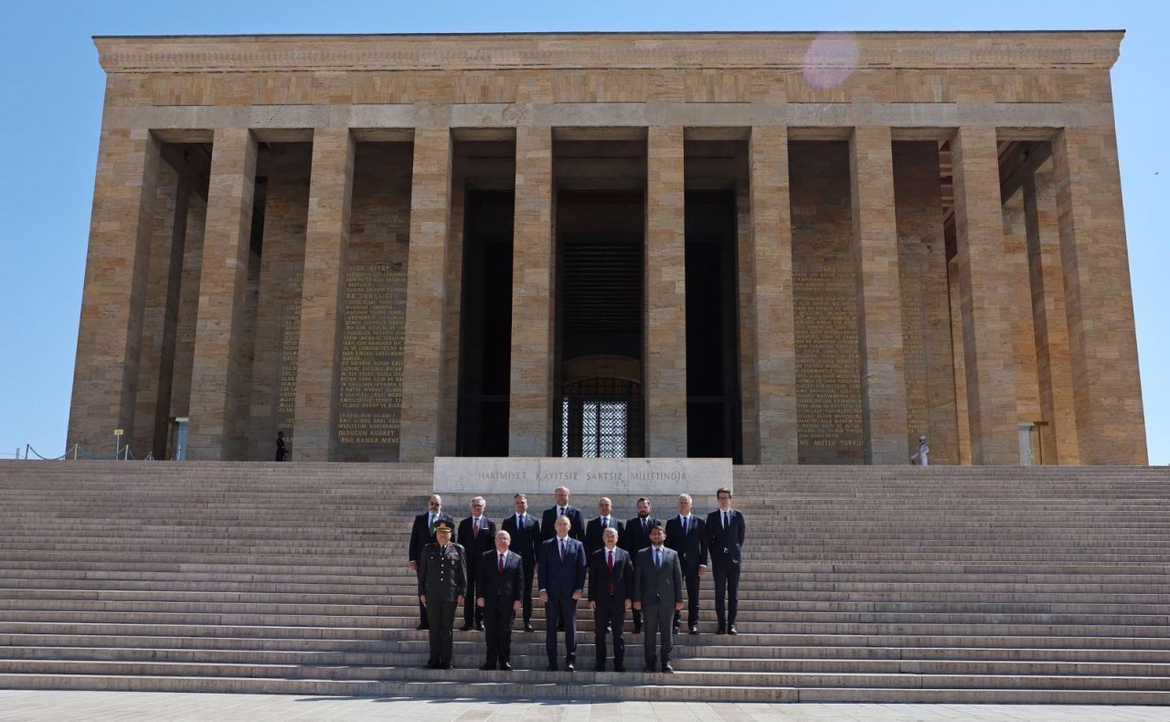 Polonya Cumhurbaşkanı Nawrocki, Anıtkabir'i ziyaret etti