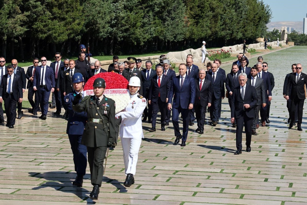 Polonya Cumhurbaşkanı Nawrocki, Anıtkabir'i ziyaret etti