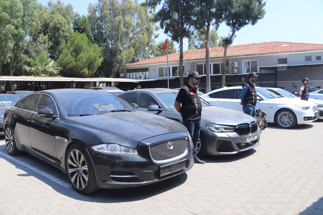 İzmir merkezli 6 ilde lüks araç operasyonu: 30 milyon liralık vurgun