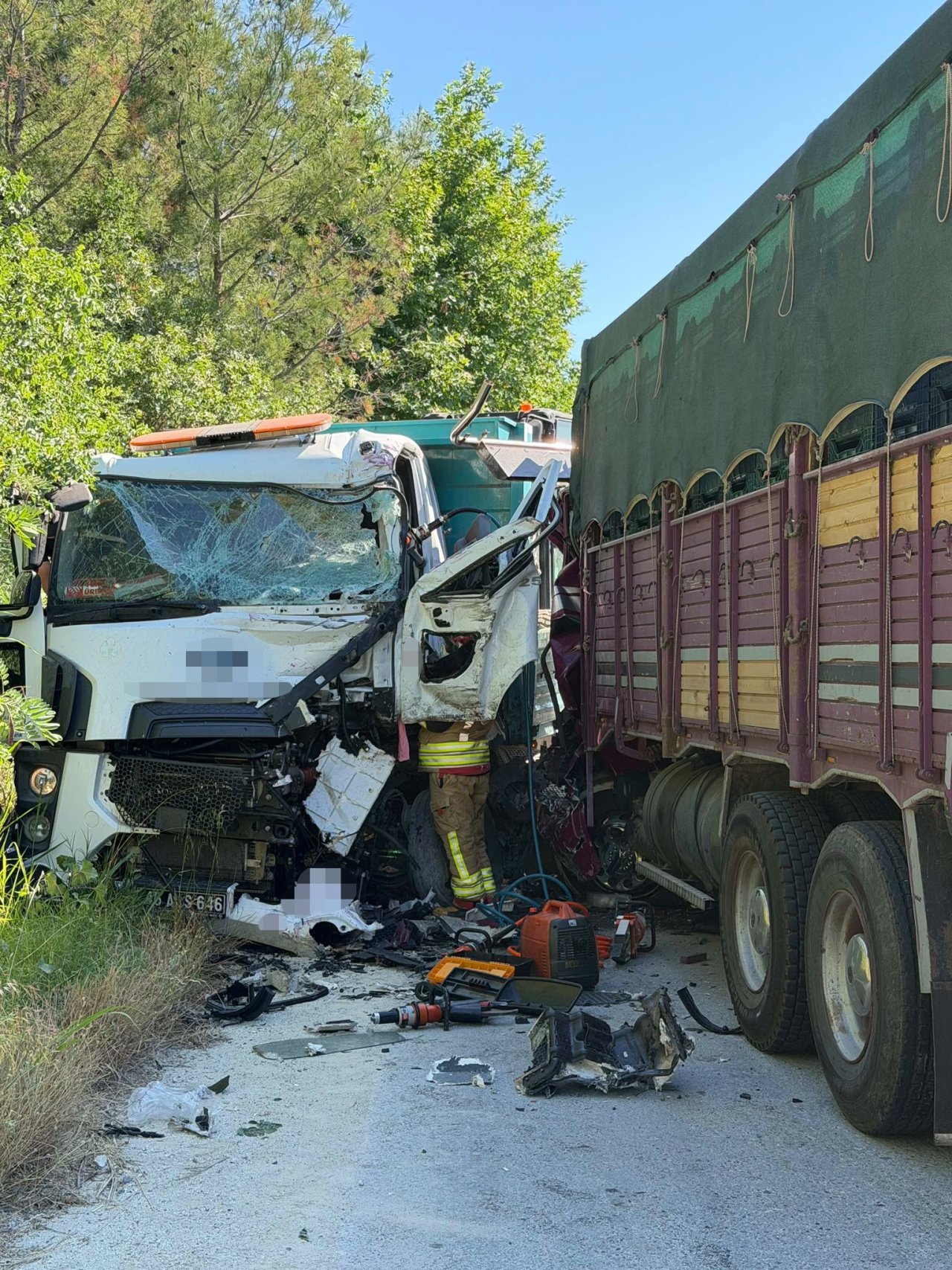 Manisa'da feci kaza! 1 ölü 2 yaralı