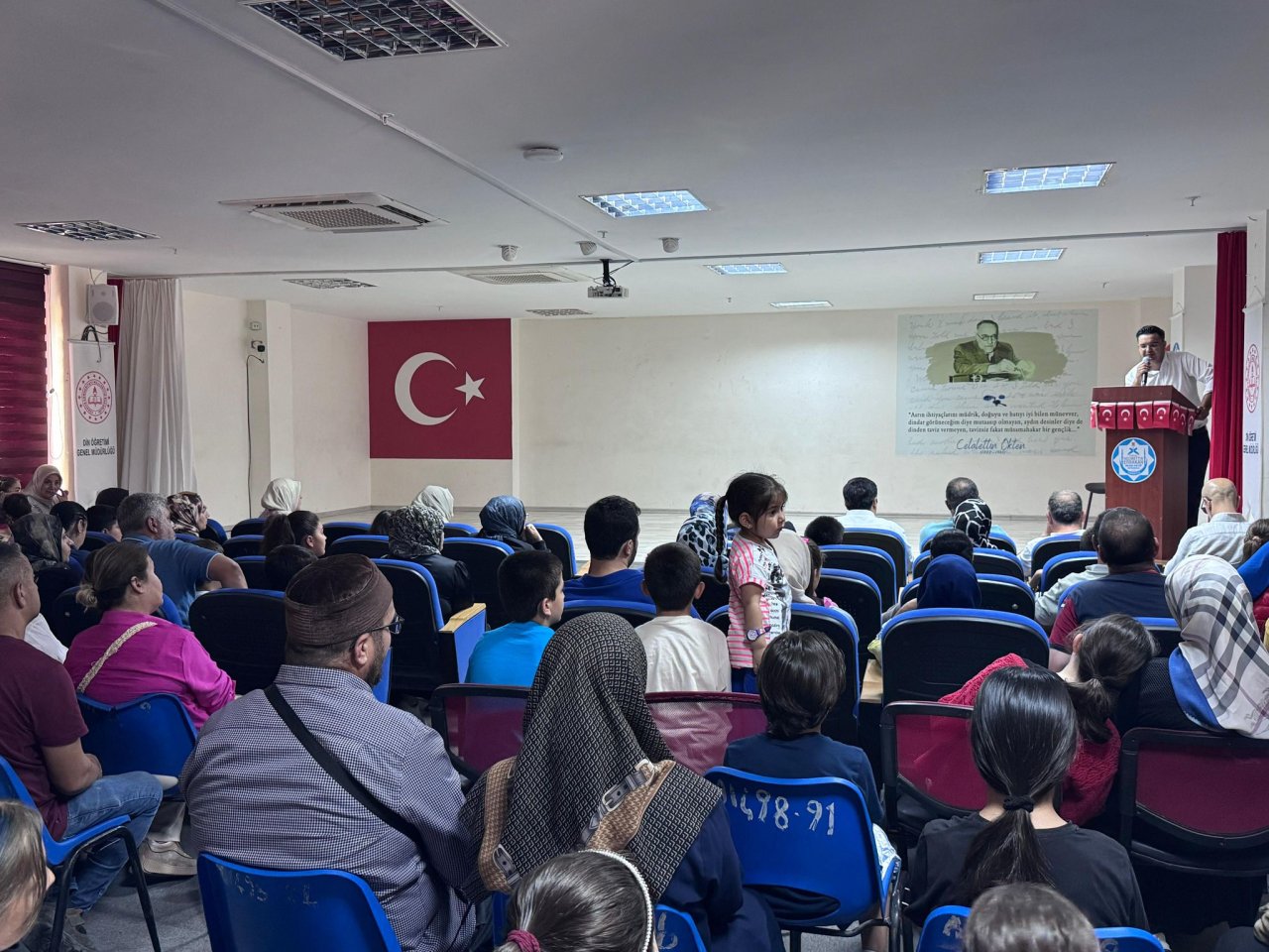 Turgutlu Necmettin Erbakan İmam Hatip Ortaokulu'nda Başarılı Öğrenciler Ödüllendirildi
