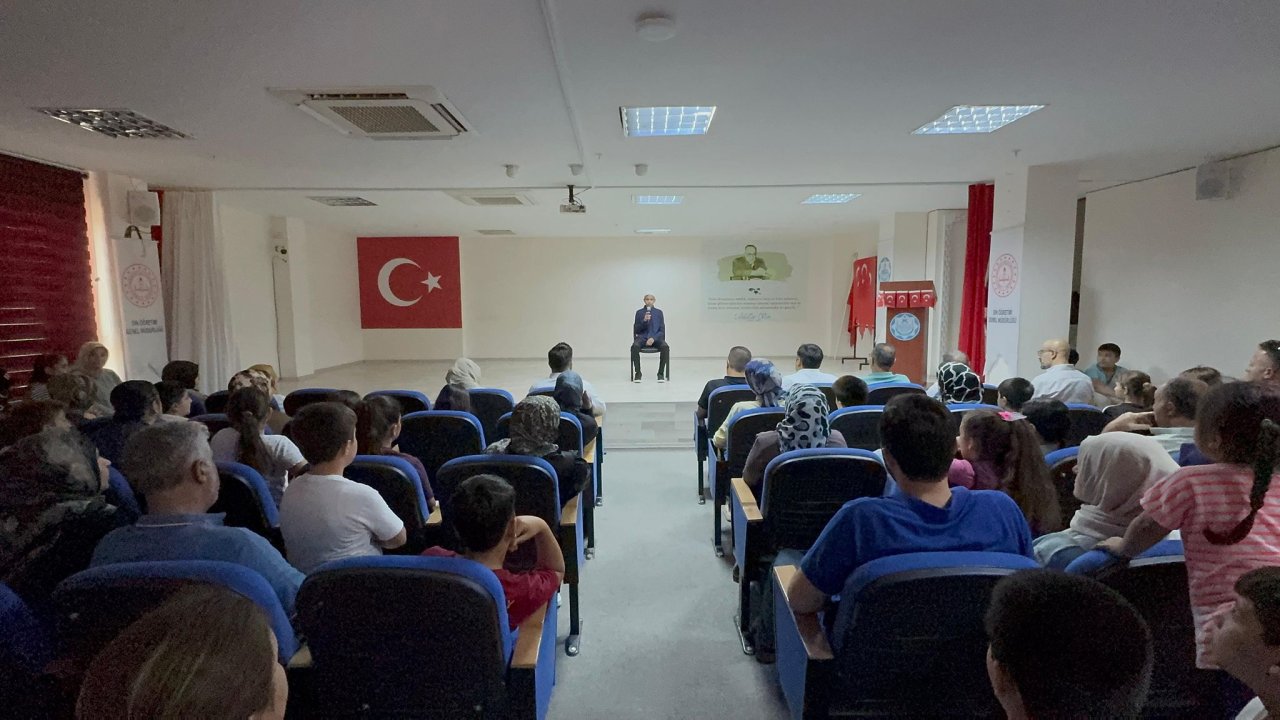 Turgutlu Necmettin Erbakan İmam Hatip Ortaokulu'nda Başarılı Öğrenciler Ödüllendirildi