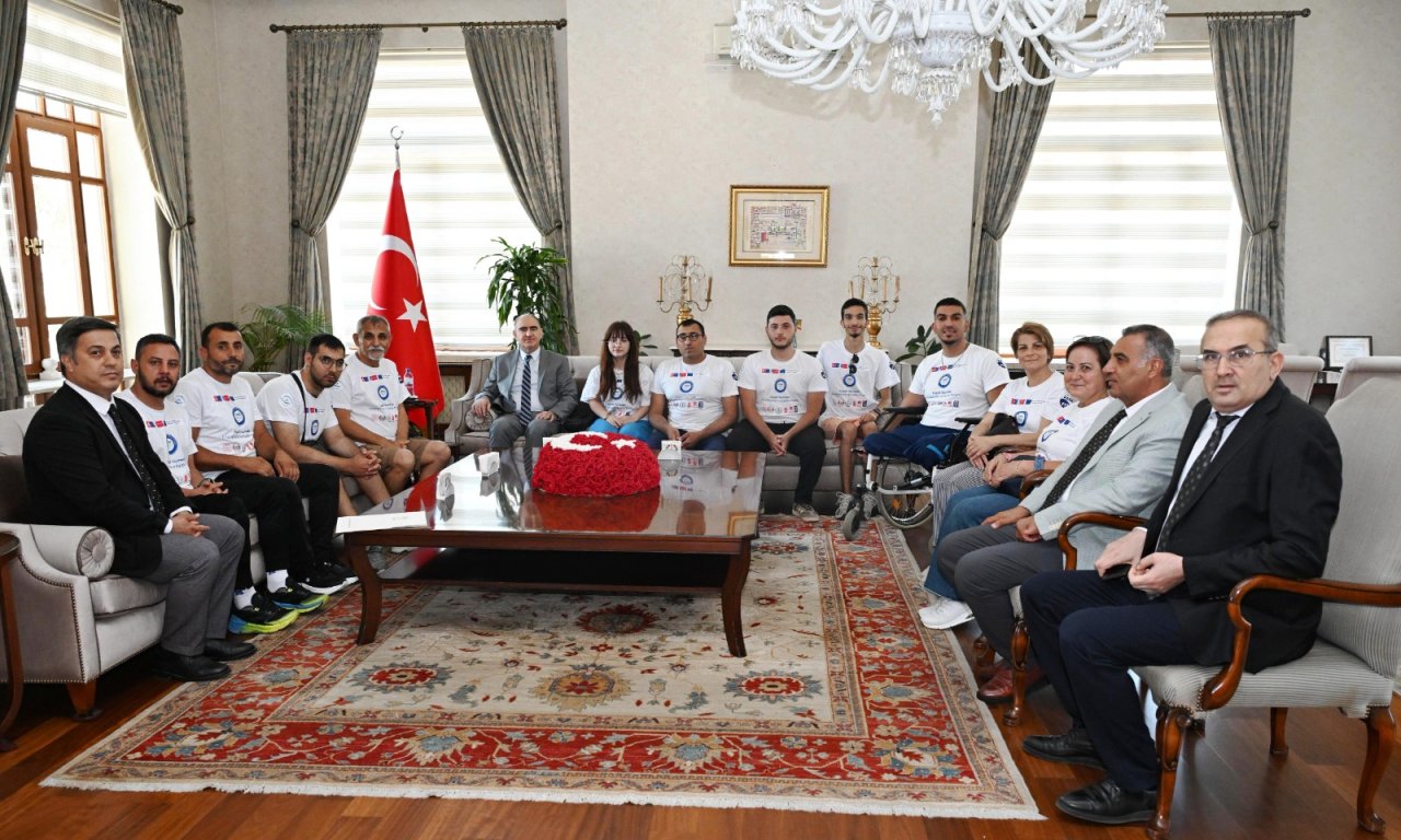 Manisalı Engelli Yüzücüler ADES Projesi ile Zoru Başardı