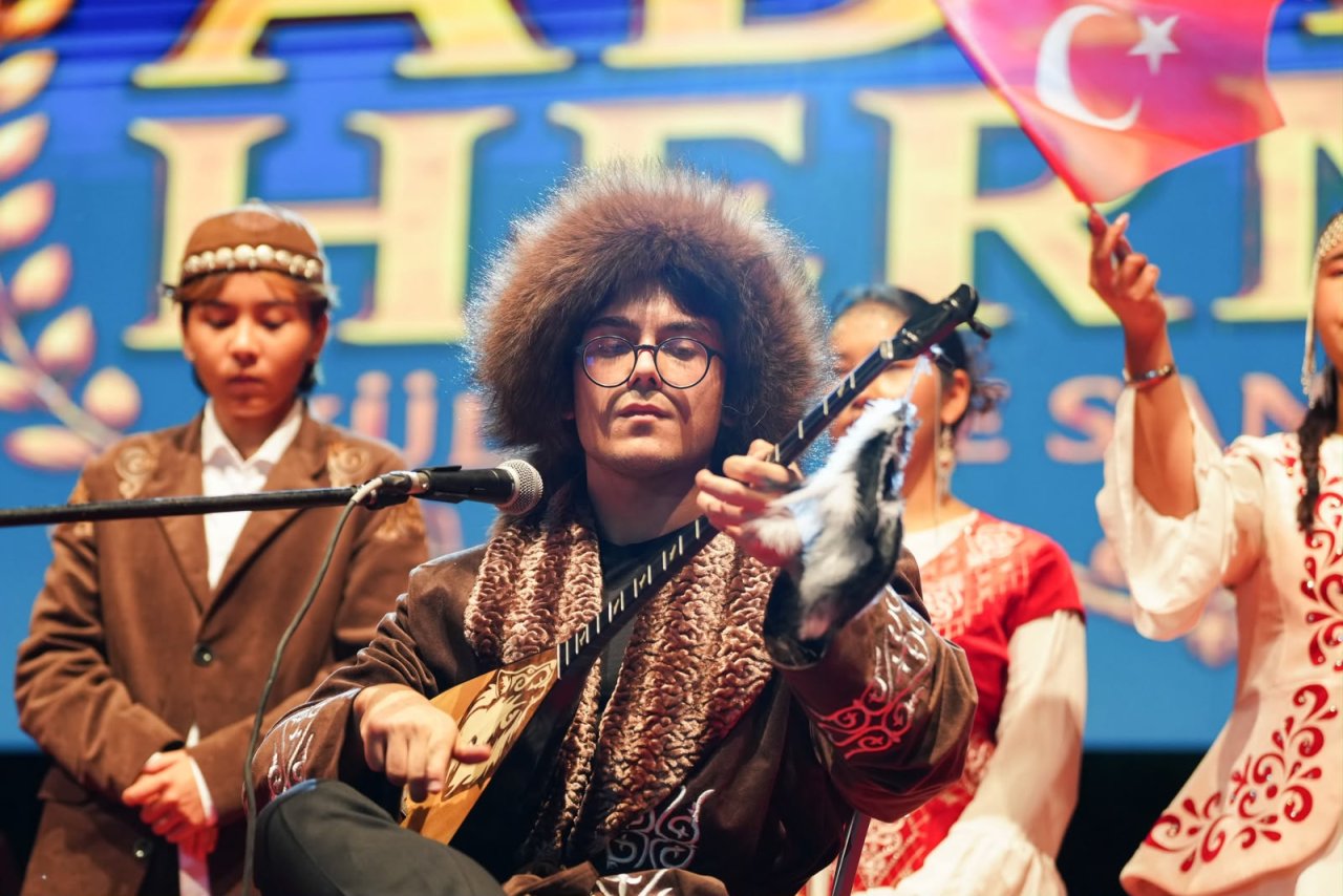 27. Adala Hermos Festivali’nde Onur Akın Rüzgârı Esti