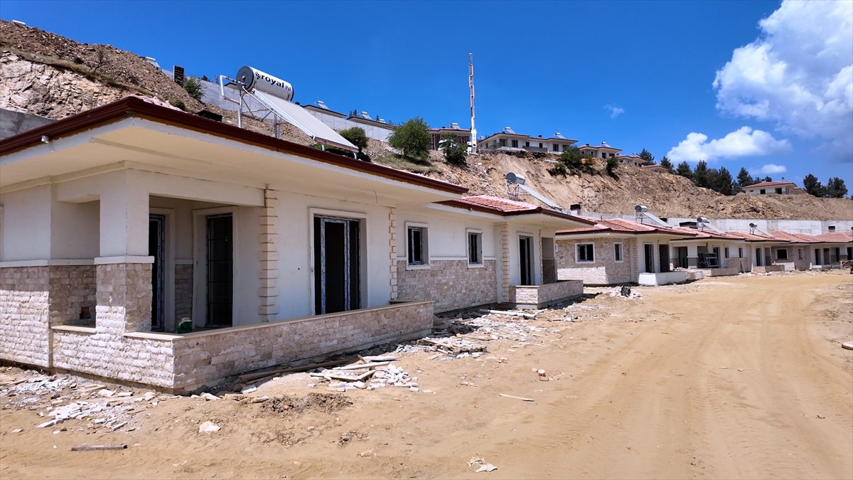 138 köy evi kullanılmaz hale gelmişti! Afet konutlarının teslimatı başlıyor