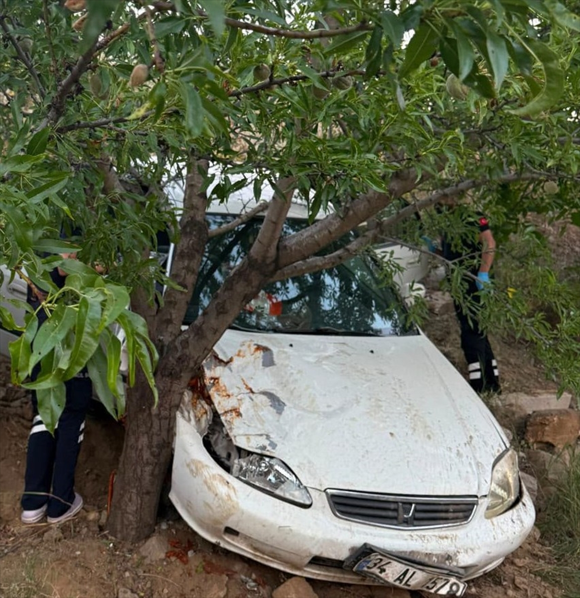 Manisa'da otomobil devrildi: 4 yaralı