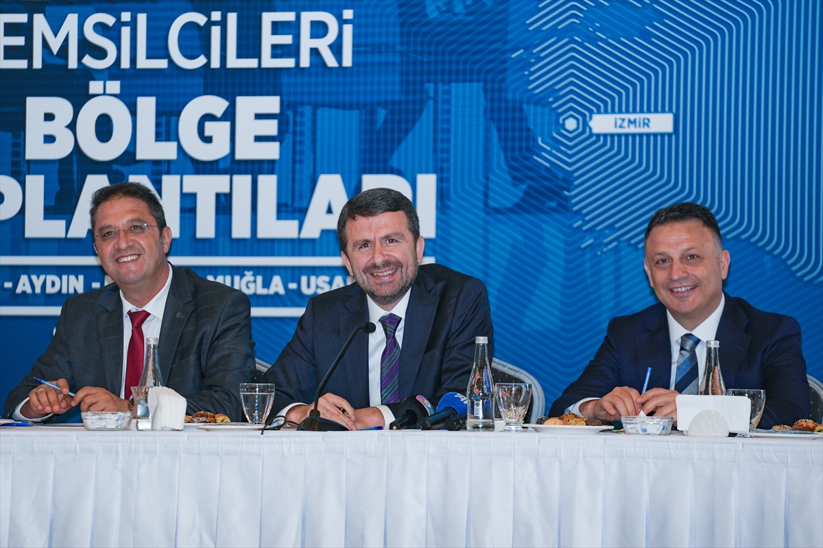 Basın İlan Kurumu Genel Müdürü Çay, İzmir'de gazetecilerle bir araya geldi
