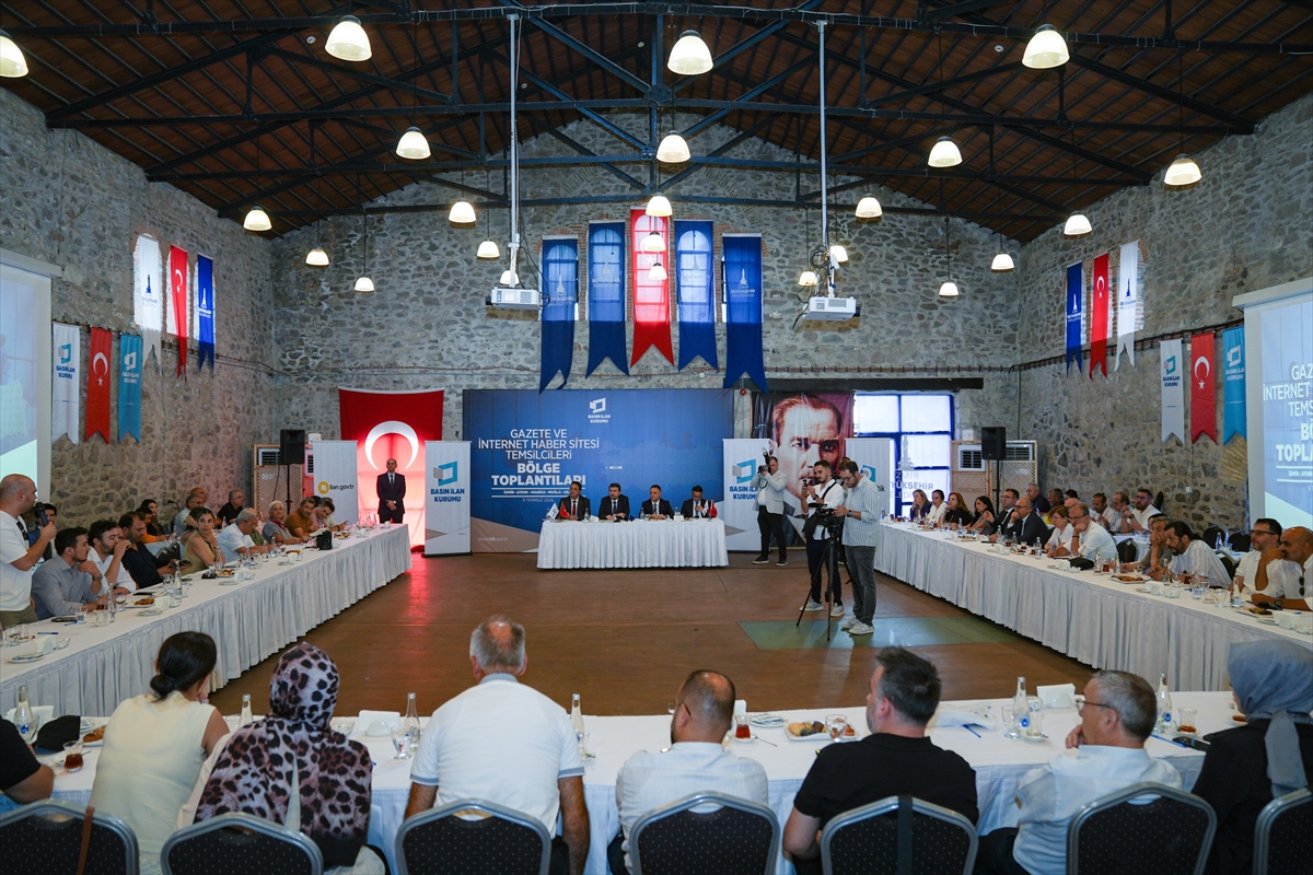 Basın İlan Kurumu Genel Müdürü Çay, İzmir'de gazetecilerle bir araya geldi