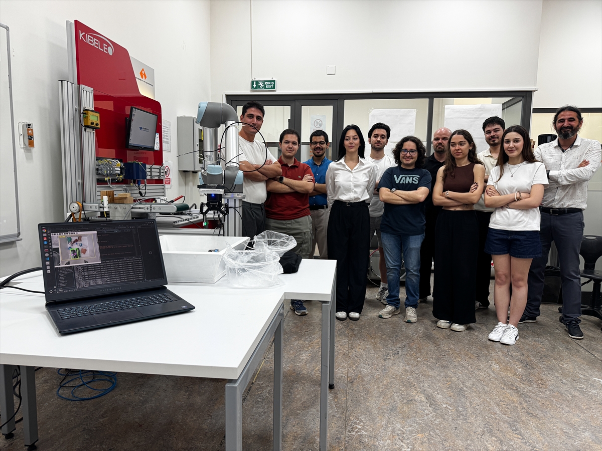 Mühendis adayları geri dönüşüm için yapay zeka destekli robot geliştirdi