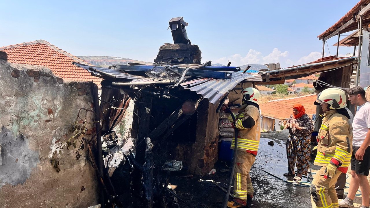 Manisa'da Ev Bahçesindeki Fırın Alevlere Teslim Oldu