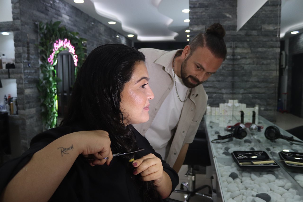 5 yıllık saçlarını kanser hastası çocuklar için kestirdi