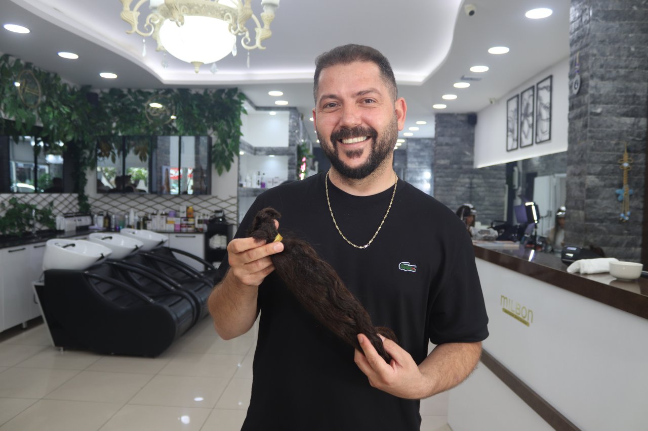 5 yıllık saçlarını kanser hastası çocuklar için kestirdi