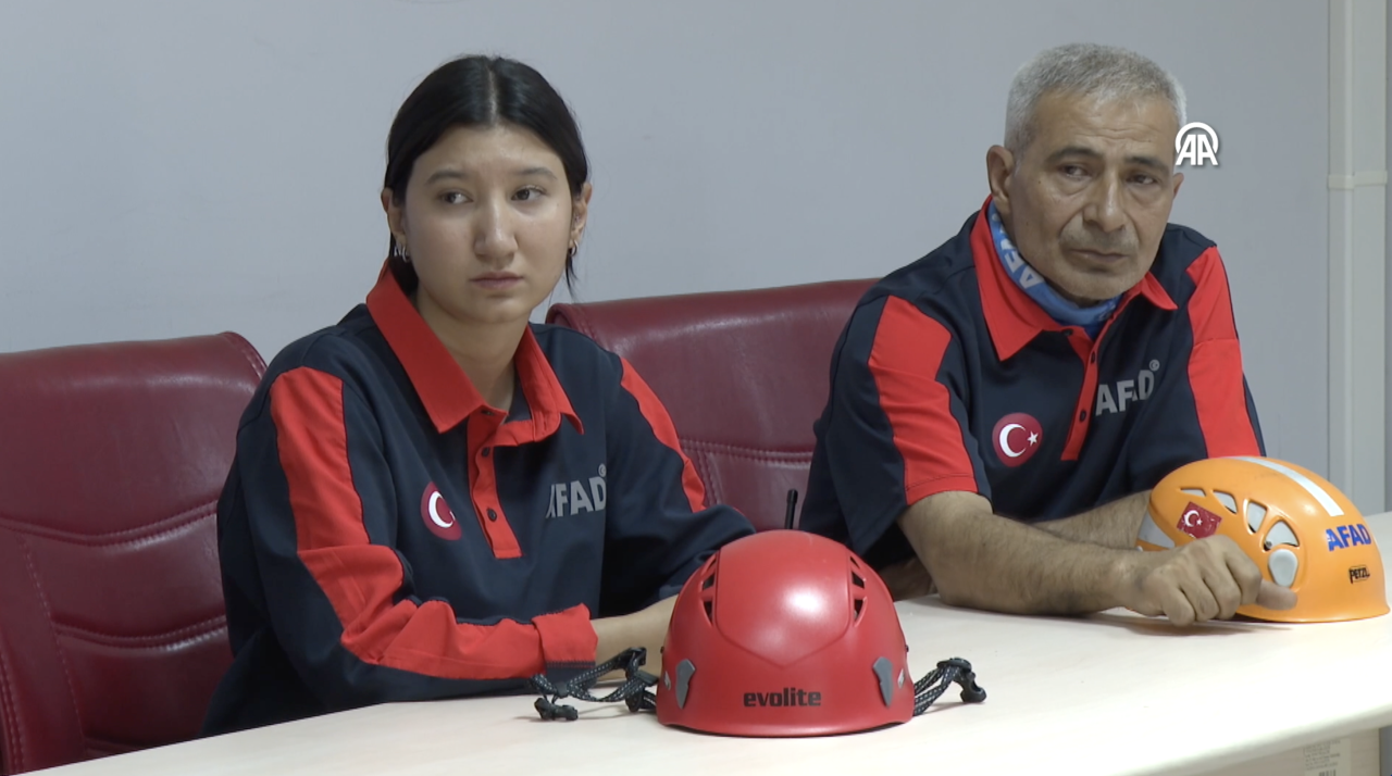 Rol model aldığı babasıyla şimdi aynı AFAD timinde görev yapıyor
