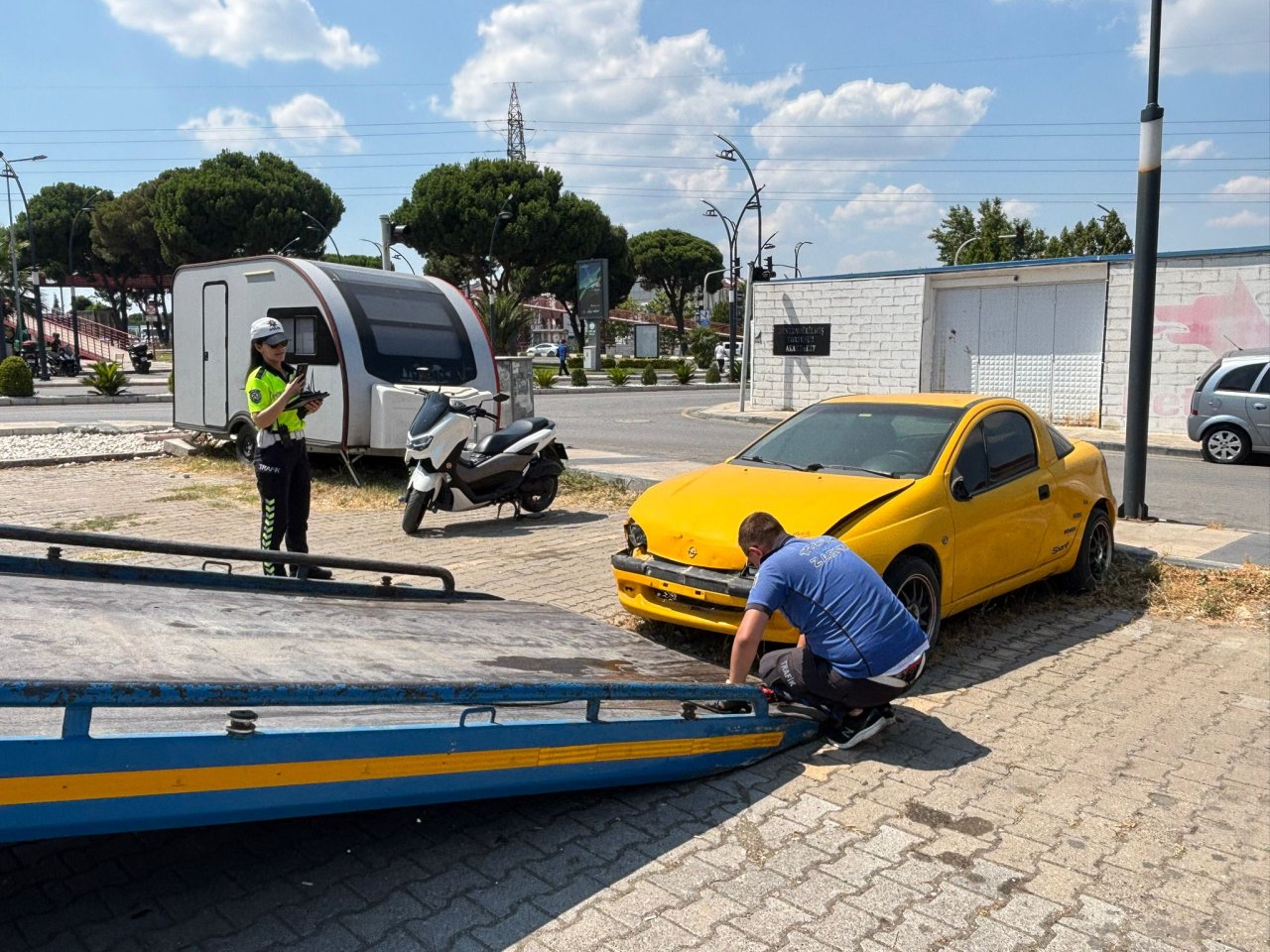Görüntü Kirliliği ve Risk Oluşturan Hurda Araçlar Kaldırılıyor