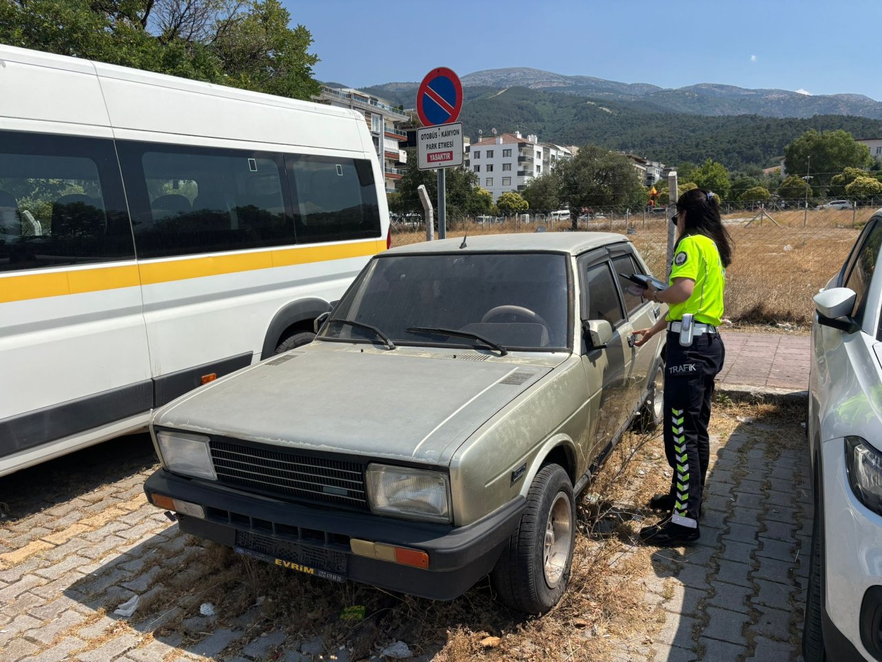 Görüntü Kirliliği ve Risk Oluşturan Hurda Araçlar Kaldırılıyor
