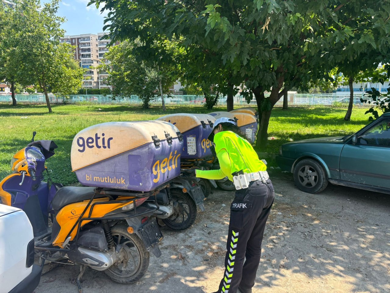 Görüntü Kirliliği ve Risk Oluşturan Hurda Araçlar Kaldırılıyor
