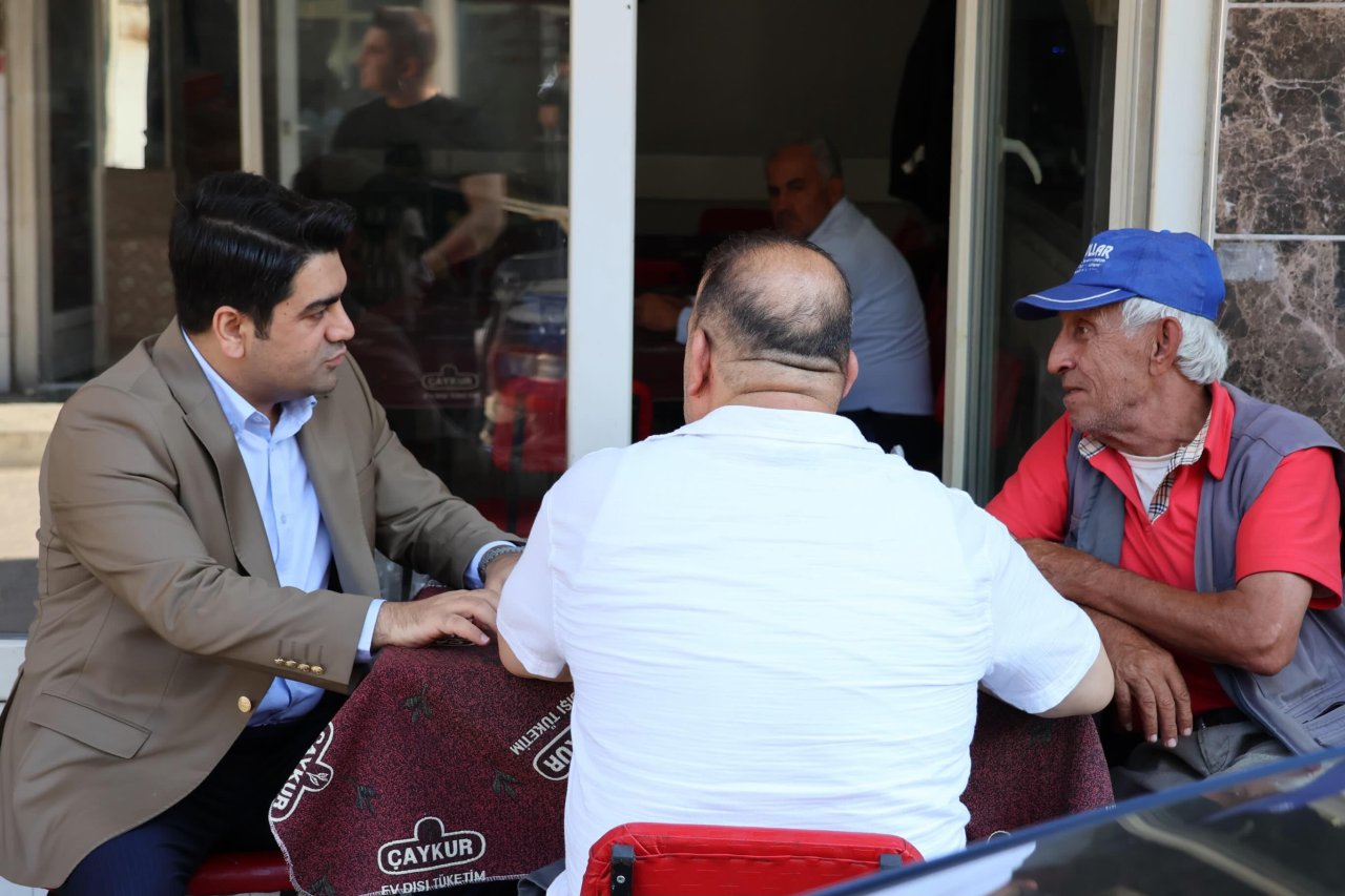 Ahmetli Kaymakamı Kini Esnafın Yanında