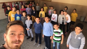 Minik öğrenciler harmandalı oynamayı öğreniyor