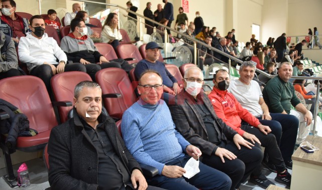 Kadın Voleybol Ligini Salihli Belediyesi Lider Tamamladı
