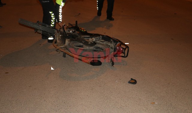 Trafik levhasına çarpan motosiklet sürücüsü yaralandı