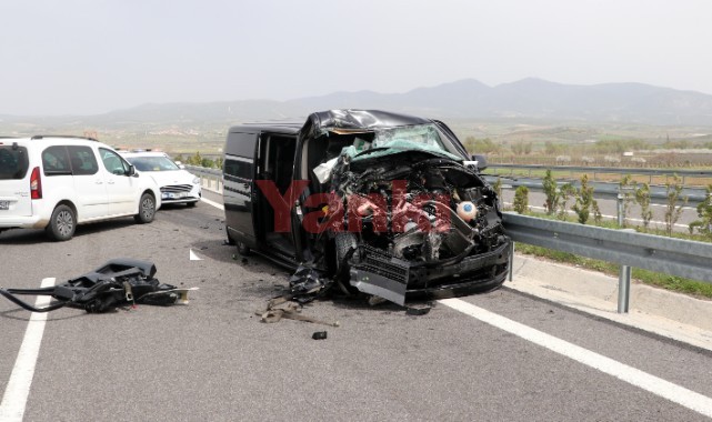 Sanatçı Selami Şahin'in oğlu, Turgutlu'da kaza geçirdi: 4 yaralı