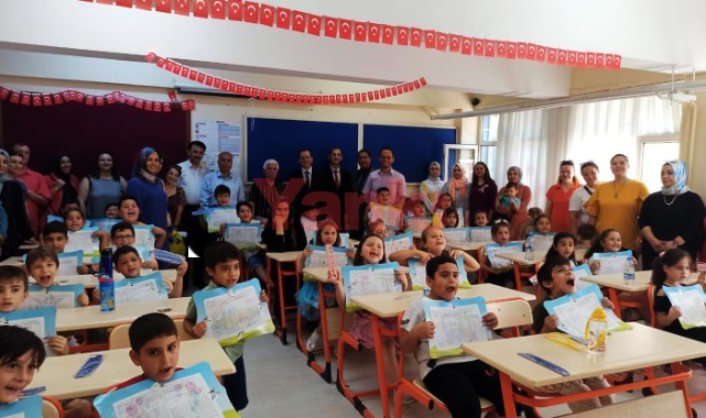 Turgutlu’da 34 bin öğrenci karne sevinci yaşadı