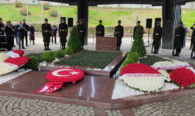 8. Cumhurbaşkanı Turgut Özal, vefatının 30. yıl dönümünde kabri başında anıldı