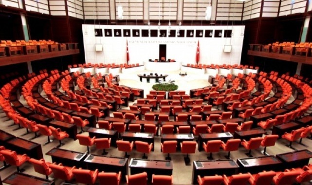 AK Parti'de 16 kabine üyesi milletvekili aday oldu