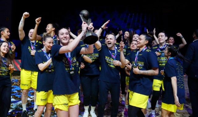 Euroleague şampiyonluğu kupası Turgutlulu Olcay'ın ellerinde yükseldi