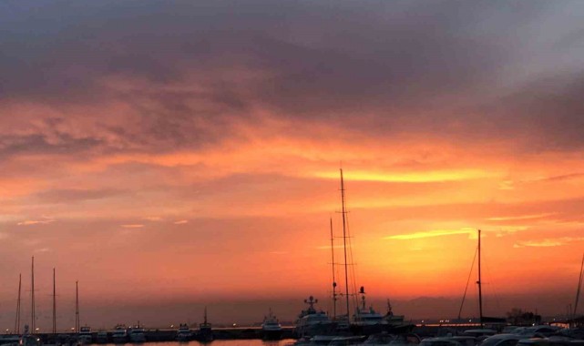 Kadıköy'de kartpostallık gün doğumu