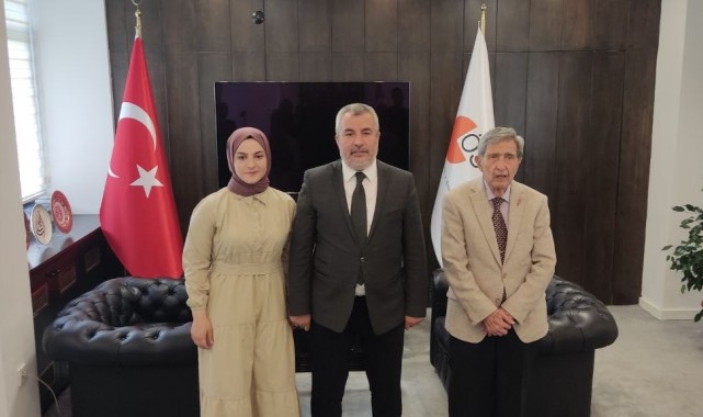 YKS'ye giren en genç ve en yaşlı aday ÖSYM'de bir araya geldi