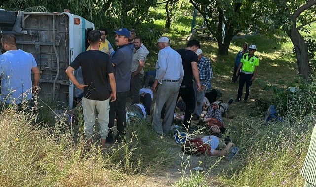 Afyonkarahisar'dan mevsimlik işçileri taşıyan minibüs devrildi  