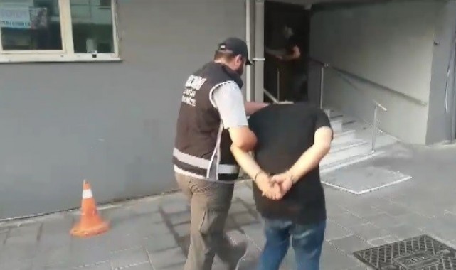 İzmir'de ruhsatsız silah deposuna baskın