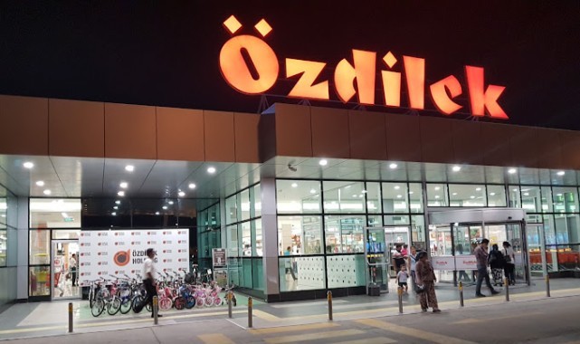 Özdilek Turgutlu'da 7. yıl dönümü ve Zafer Bayramı coşkusu