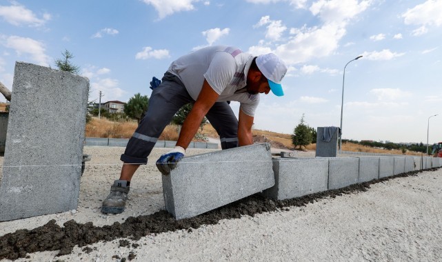 Uşak Belediyesi yol çalışmalarına devam ediyor   