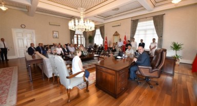 Vali Karadeniz'e veda yemeği verildi