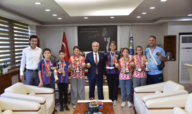 Başkan Kayda şampiyon öğrencileri ağırladı   